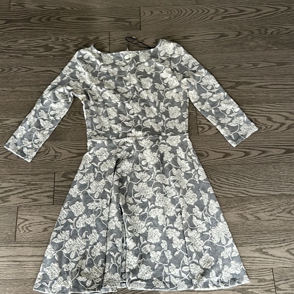 Beautiful dress by Lauren Conrad 🌺🍀🌺 - Picture 12 of 12